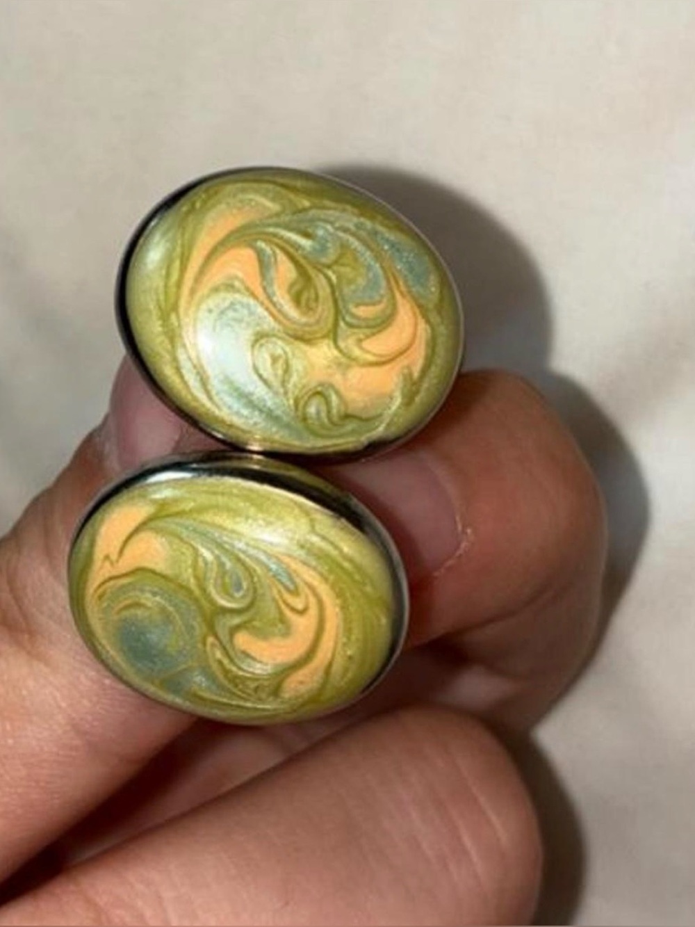 Vintage 1980s oval earrings swirl